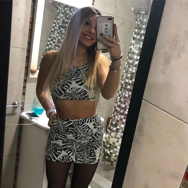 latina whore take a selfie for send to boyfriend's friends