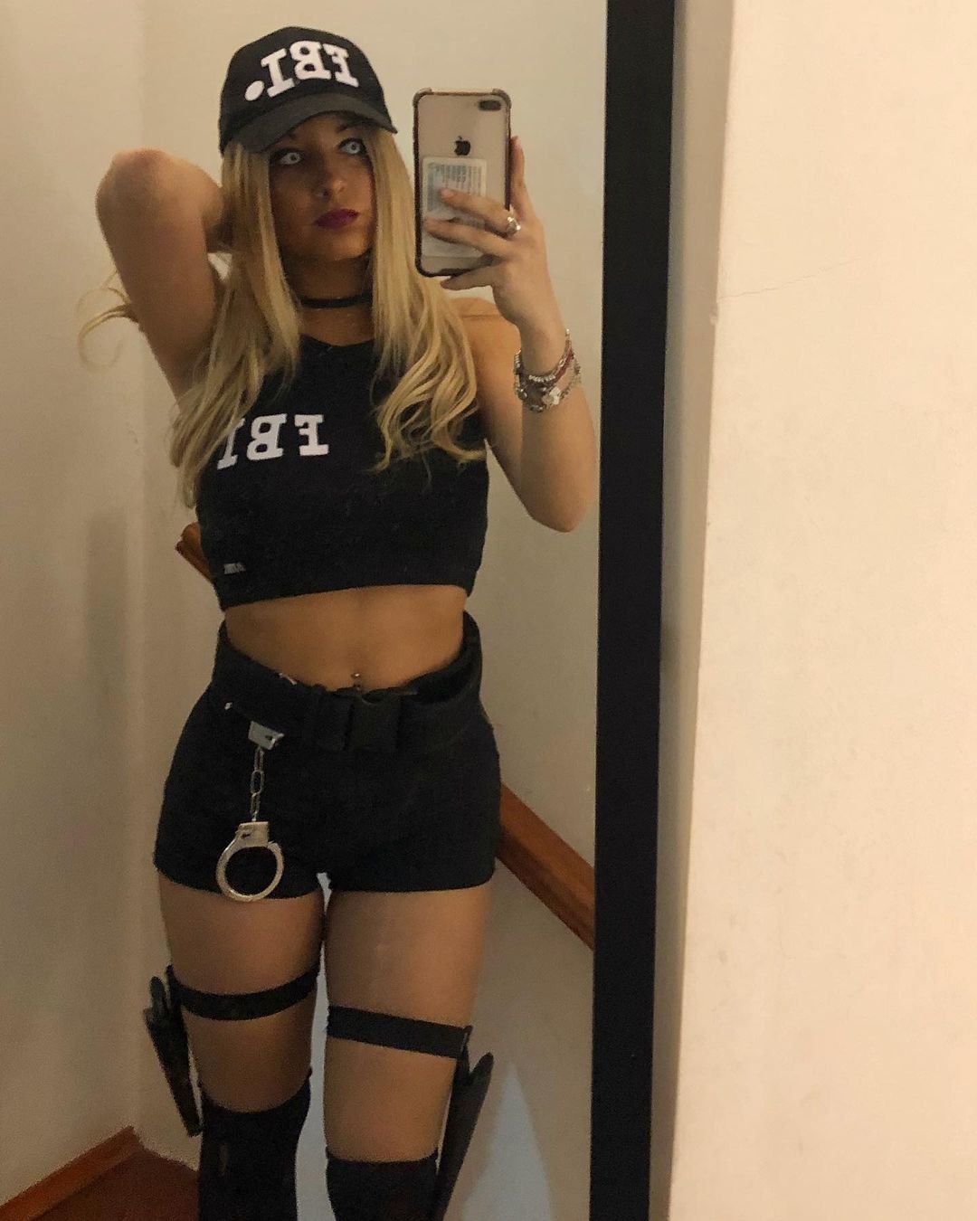 blatina whore take a selfie for send to boyfriend's friends