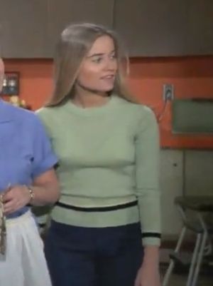 "See Alice, everyone can me my tiny bra & nipples now!"