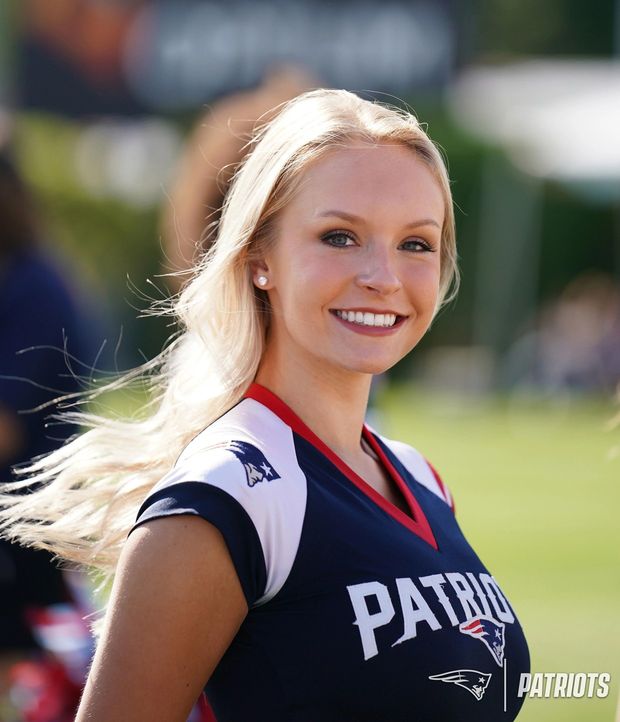 cute cheerleader