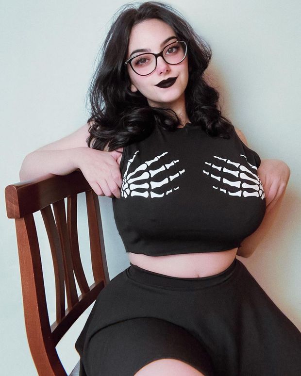 Busty Goth