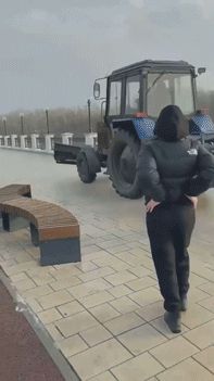 Flashing that perfect booty