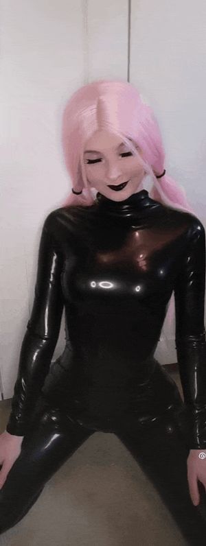 Fetish-latex non-nude latex