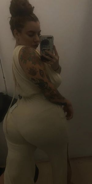 Booty selfie