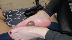 beerbrewr Rubbing cock between soles for cum