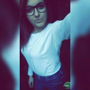 20 year old wants cum in her glasses