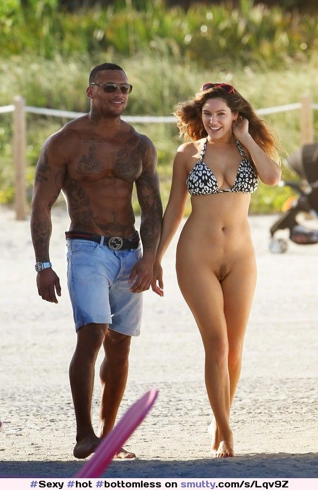 Bottomless babe with her boyfriend in public