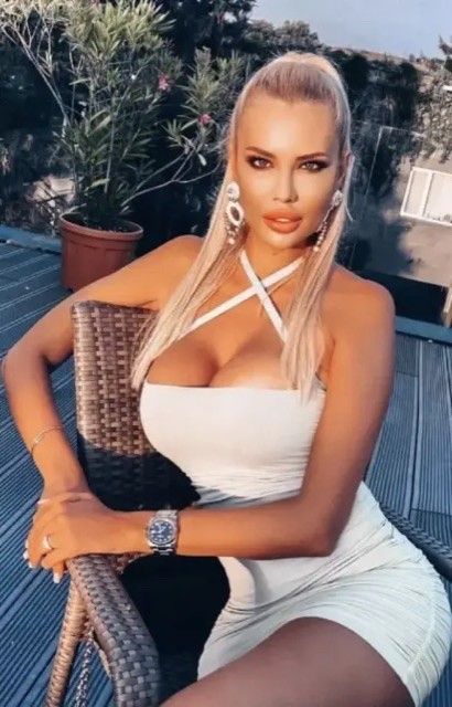 Gorgeous bimbo