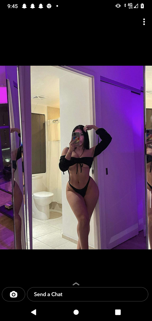 Curvy babe