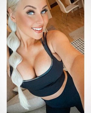 hot blonde dares you to finish to her rack