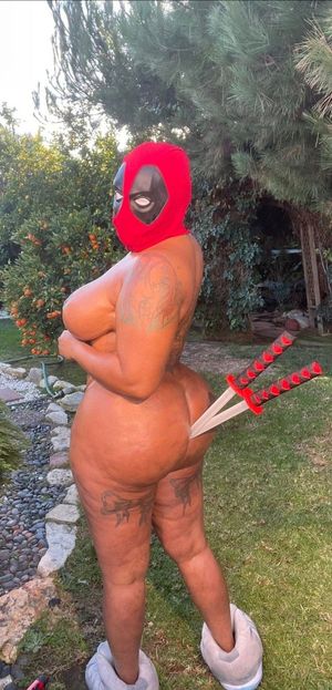 Thick Ebony dressed up as Deadpool