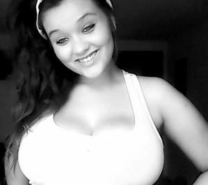 Look at those huge titties