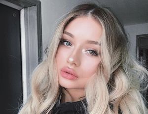 Knowing that her brother was coming home with friends soon, she lay down on his bed, stuck out her ass and started stroking herself