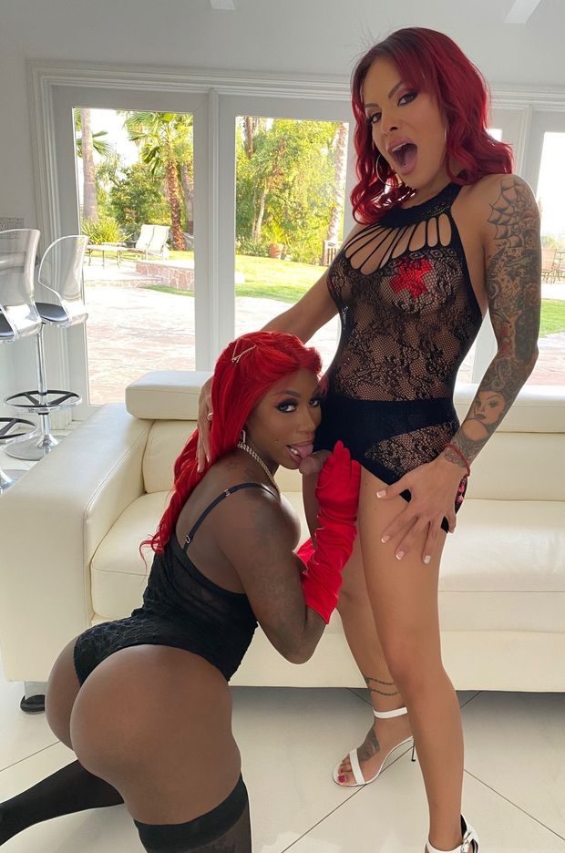 Foxxy Getting A Female Mouth