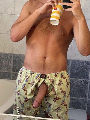 Chill 36 yo hung gay in Clearwater FL with a huge morning wood to calm, come spin on it