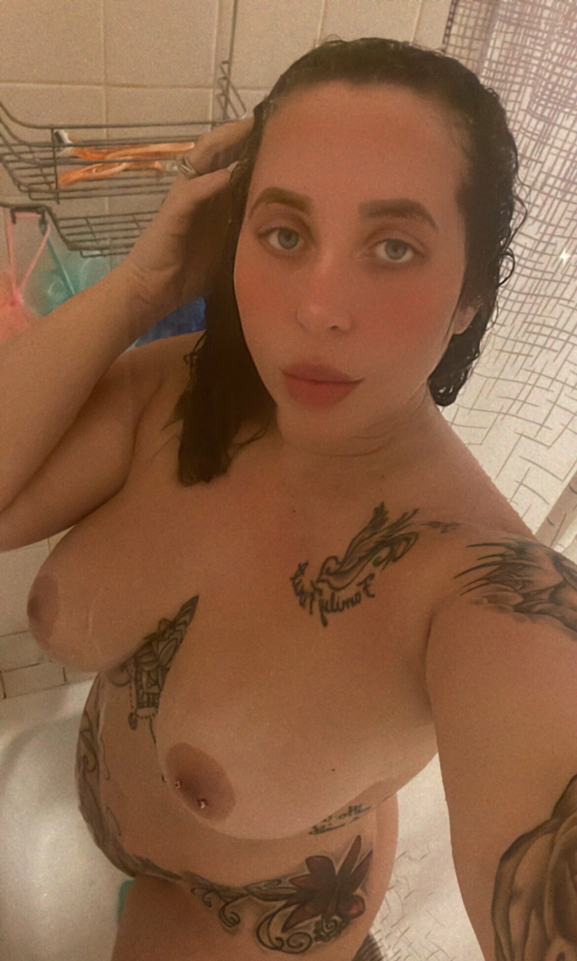 Thunda looking goddamn perfect in the shower