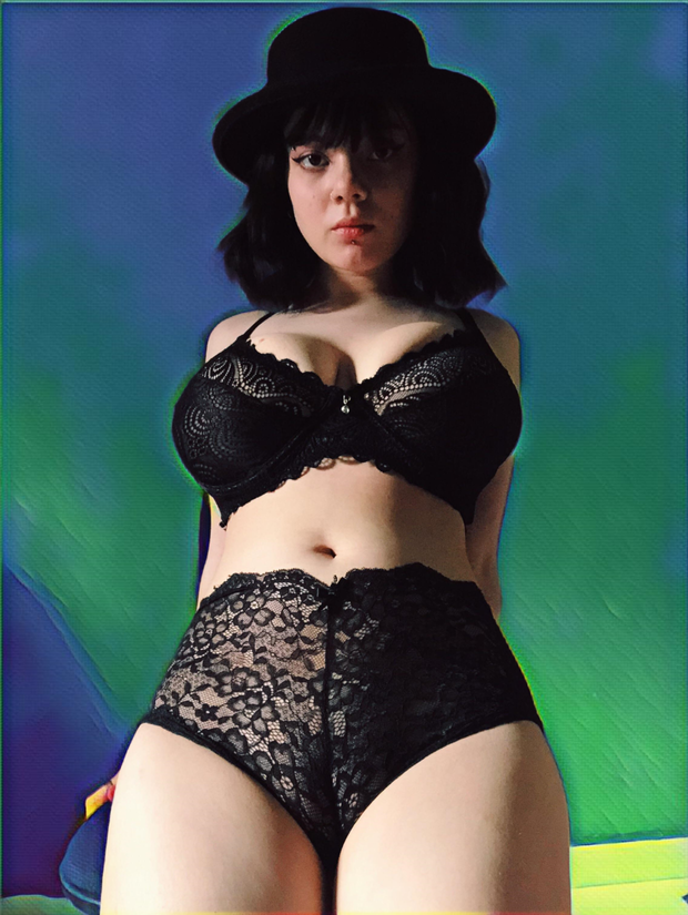 Thick Goth Babe