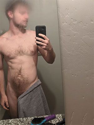 Hot hunk from Charleston WV traveling along the east coast into sex hookup