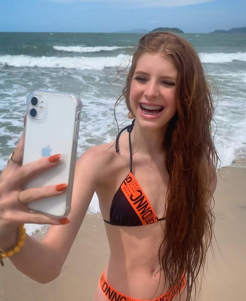 Julia selfie braces