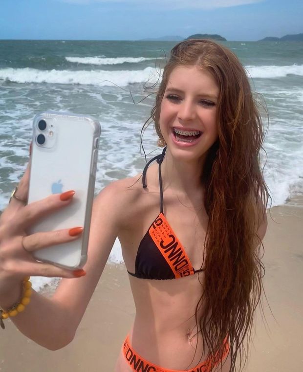 Julia selfie braces