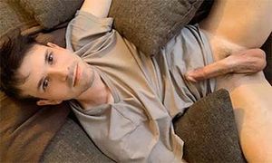 Expatriated british gay guy now living in Los Angeles looking for a round ass