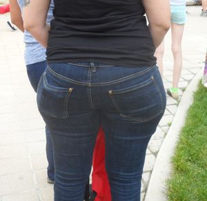 PLUMP CANDID ASS