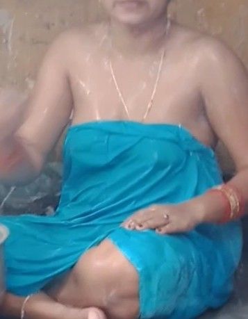 Beautiful woman big boob cute nipples mast bhabhi ki bath