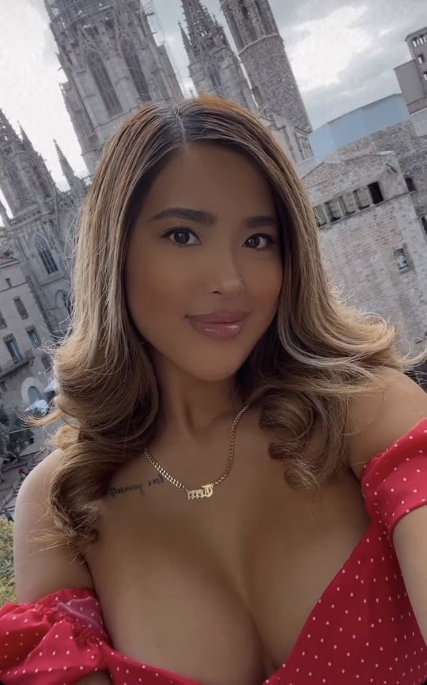 Absolutely stunning Asian broad  taking a selfie