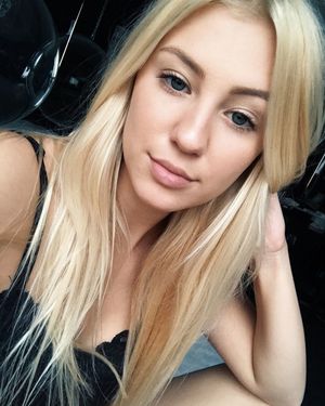 So cute and so blonde.