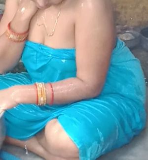 Bath woman big boob press nude women beautiful woman big boob