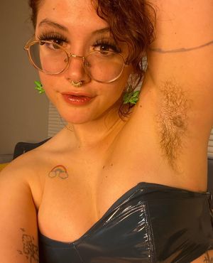 hairy armpits