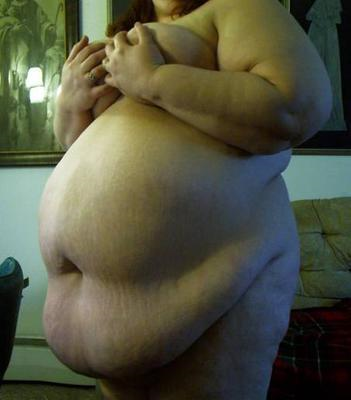 This ssbbw's belly is soooo incredibly awesome! Makes me stiff just looking at her!