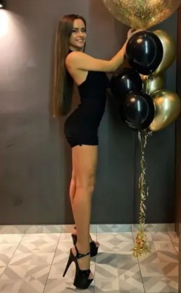 The legs on her!