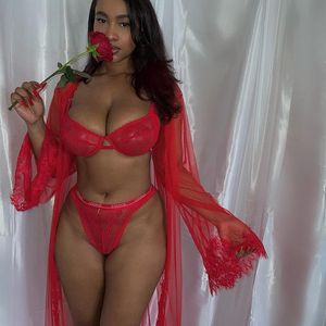 Pinkbesos looking sexy in Red Lounge bra and panties