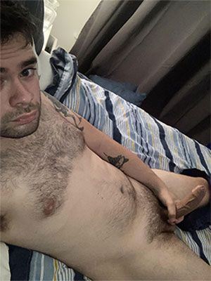 Average gay guy in Bartlett close to Memphis TN up for a good fuck