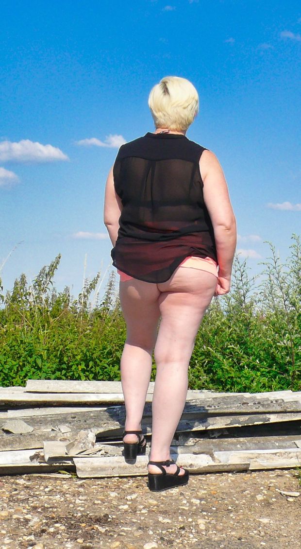 Mature mini skirt no pantie without pantie
