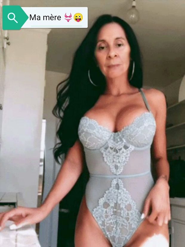 Ma mère en body une pièce