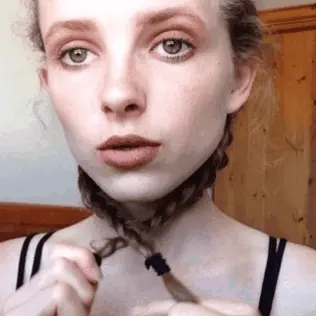 CuntKittn chokes herself for pleasure