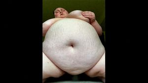 Huge belly riding big dildo,wish that was my cock she was humping..Erotic stretch marks too!!