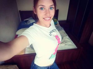 redhead invites you to bed