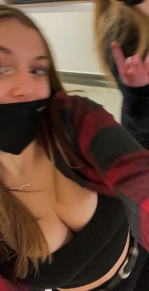 Keyra blurry self shot boobs