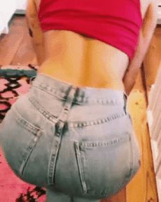 Miley Cyrus twerking her ass