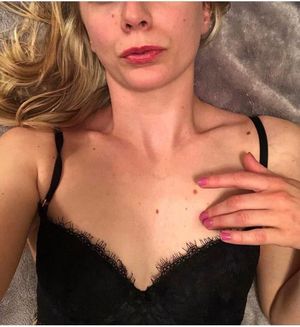 I want to cum on her face