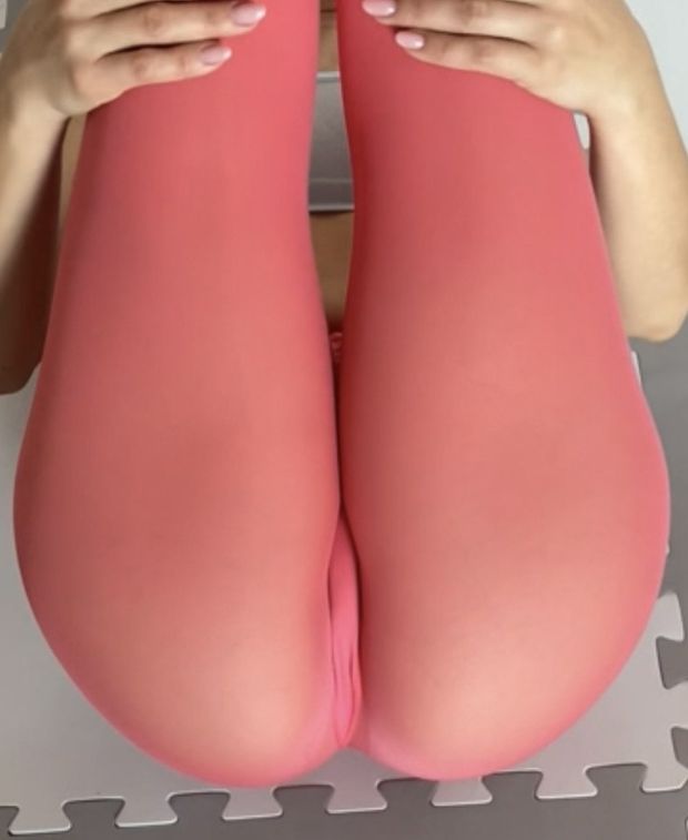 Neiva in pink sheer leggings