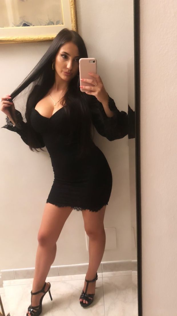 busty leggy amateur