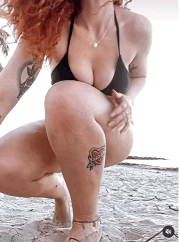 Juicy booty in slowmotion running away