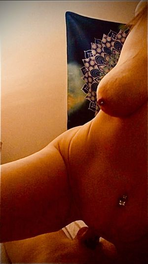 Sexy MILF rides cock