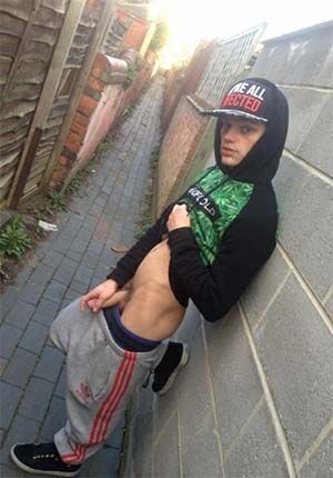 23 years old bad twink in Cleveland Ohio wanna fill a hole in the back alley