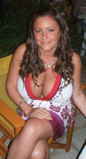 Dégustation de la chatte d'une grosse cochonne