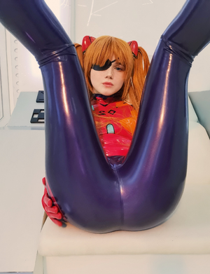 Asuka perfect legs up
